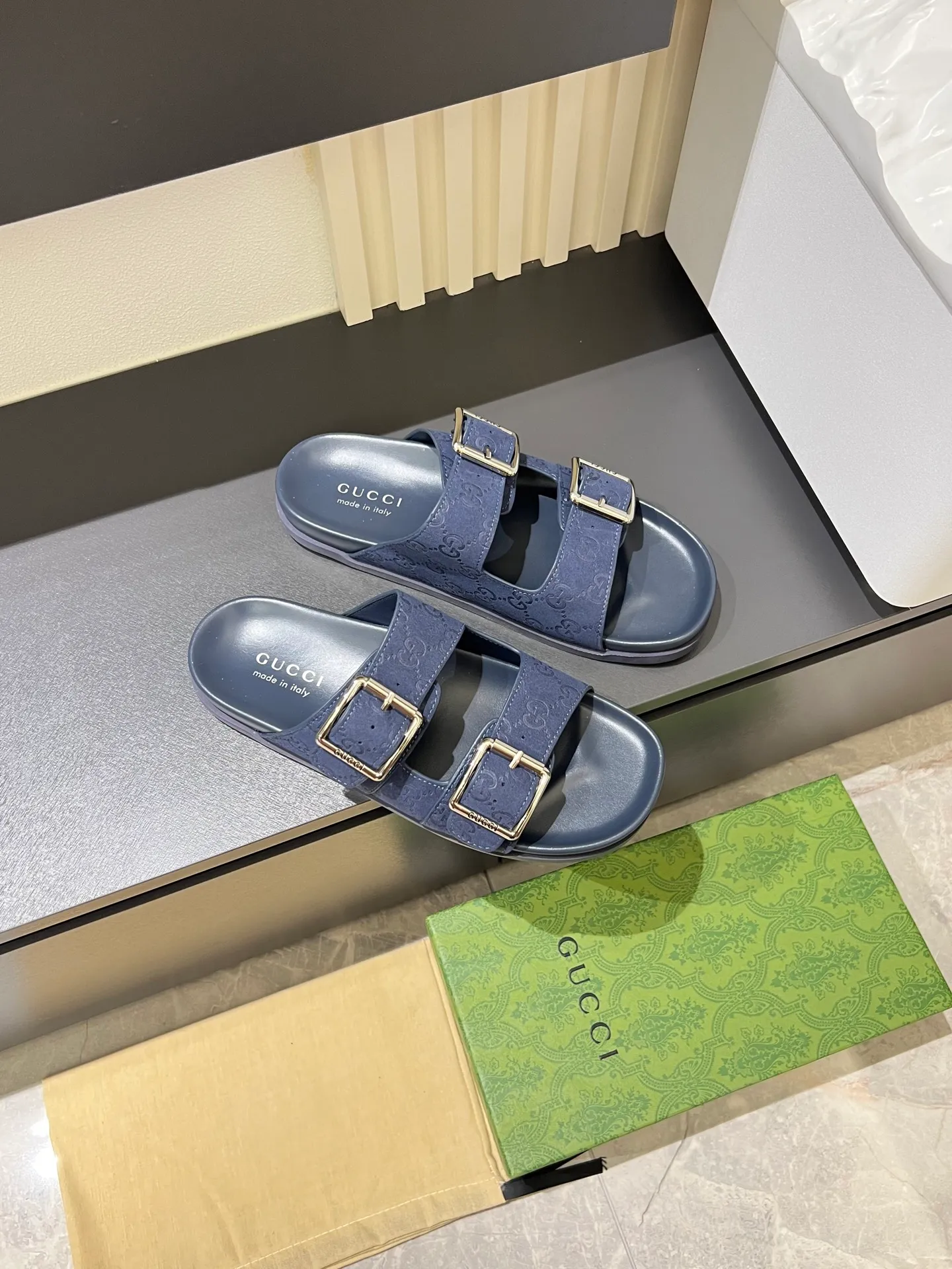 Men's Men's Shoes 💰p320 "GUCC＊" These slippers are made of GG polyester and feature a Gucci label on the front, adding a bold logo feel to the style. "Gucci Made in Italy" stamped label Rubber sole. Size 38-44